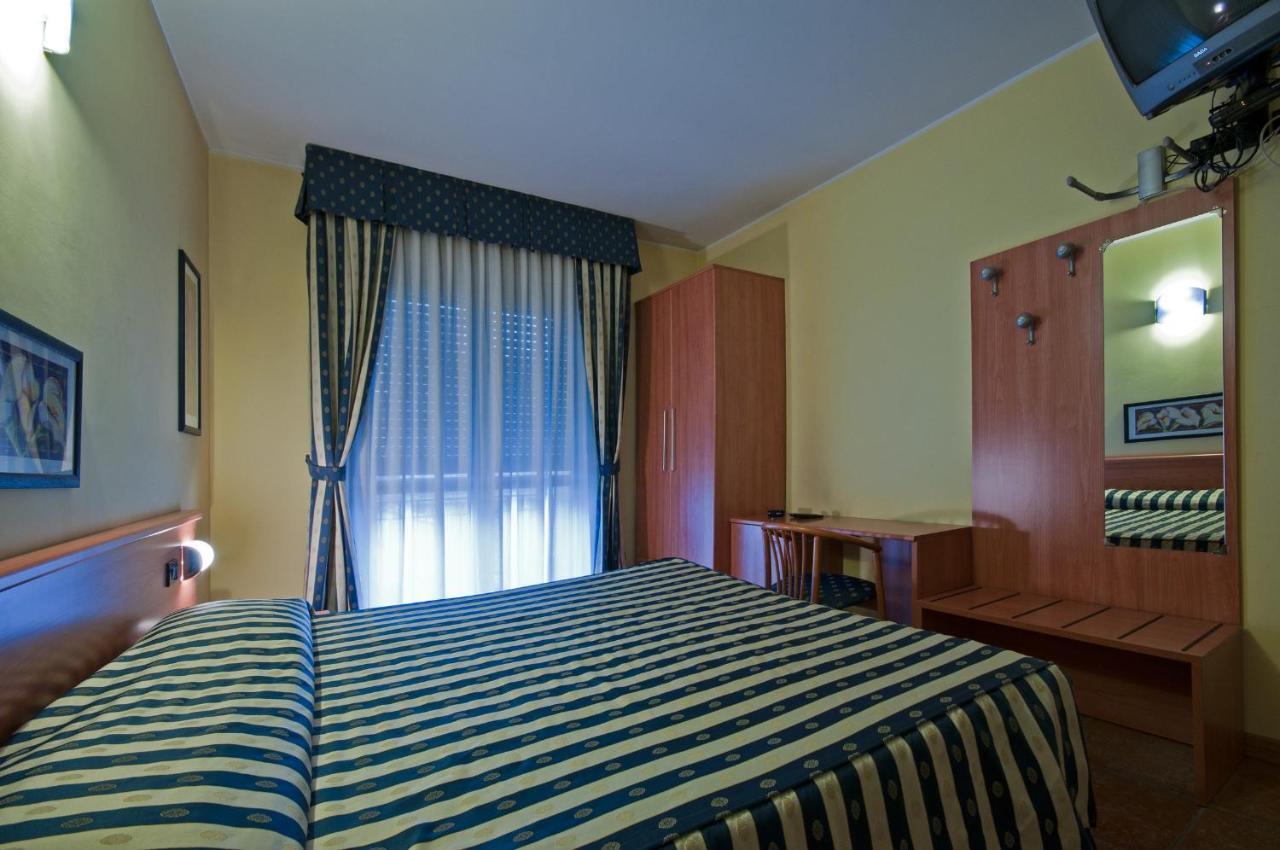Hotel Blue Ribbon Vercelli Phòng bức ảnh